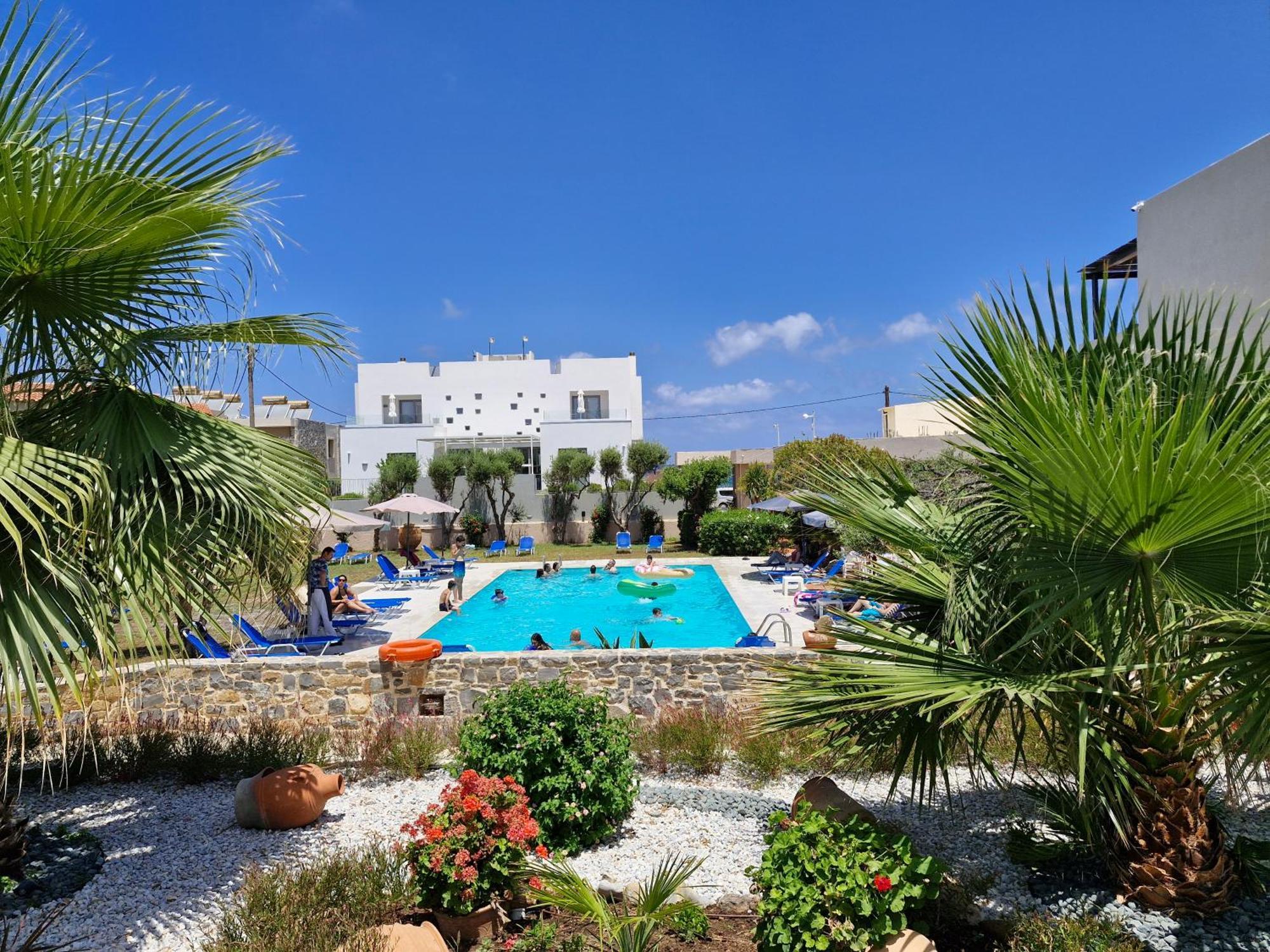 Creteco Hotel & Suites Goúrnes エクステリア 写真