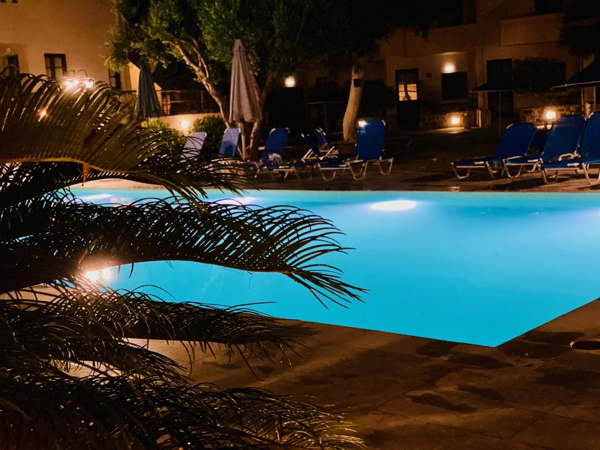 Creteco Hotel & Suites Goúrnes エクステリア 写真