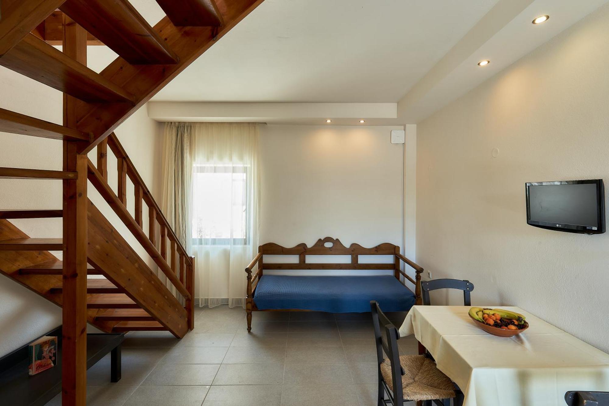 Creteco Hotel & Suites Goúrnes エクステリア 写真