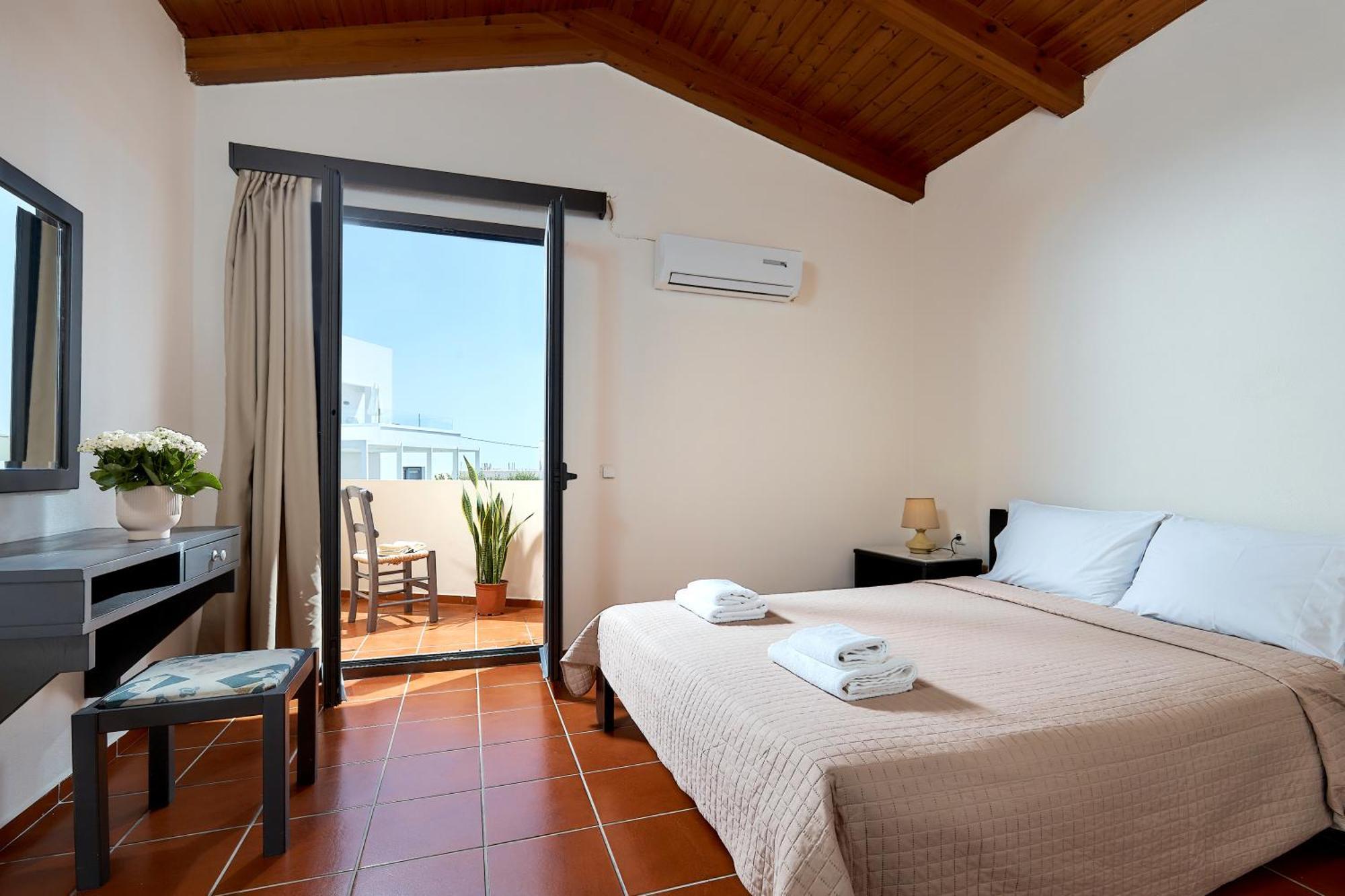 Creteco Hotel & Suites Goúrnes エクステリア 写真