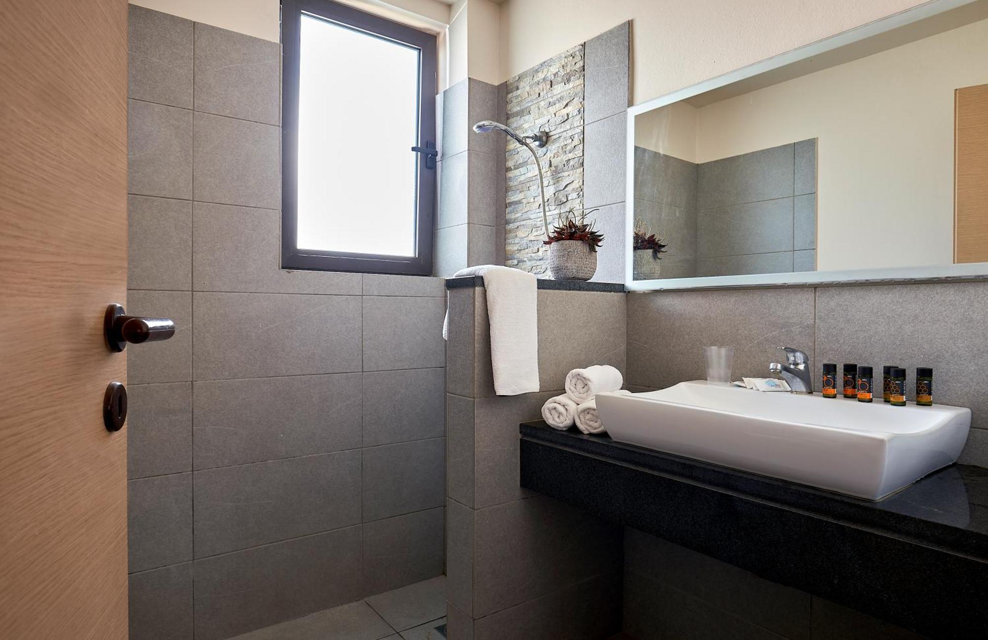 Creteco Hotel & Suites Goúrnes エクステリア 写真