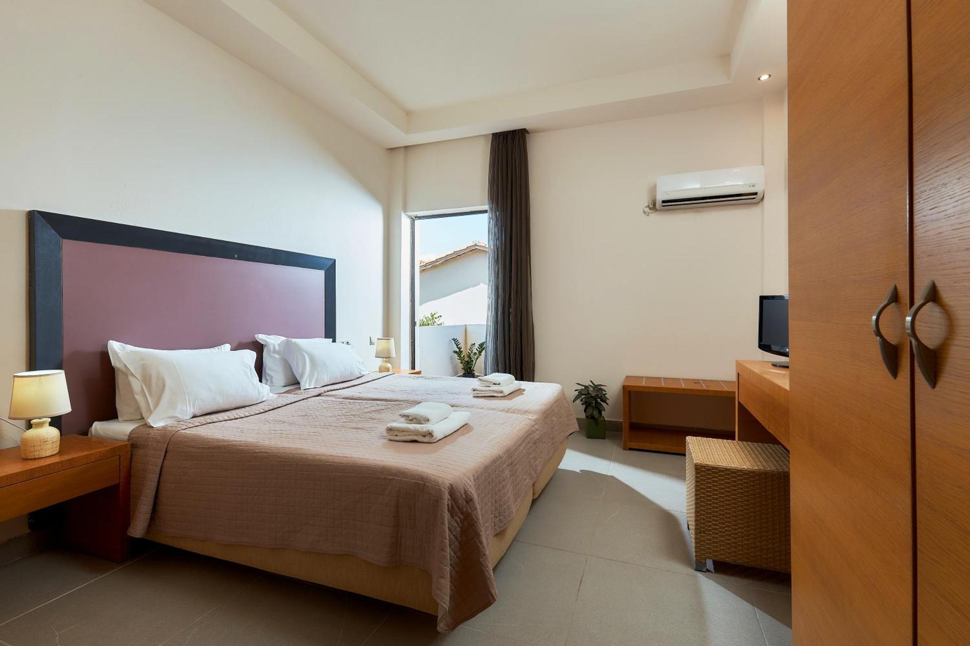 Creteco Hotel & Suites Goúrnes エクステリア 写真