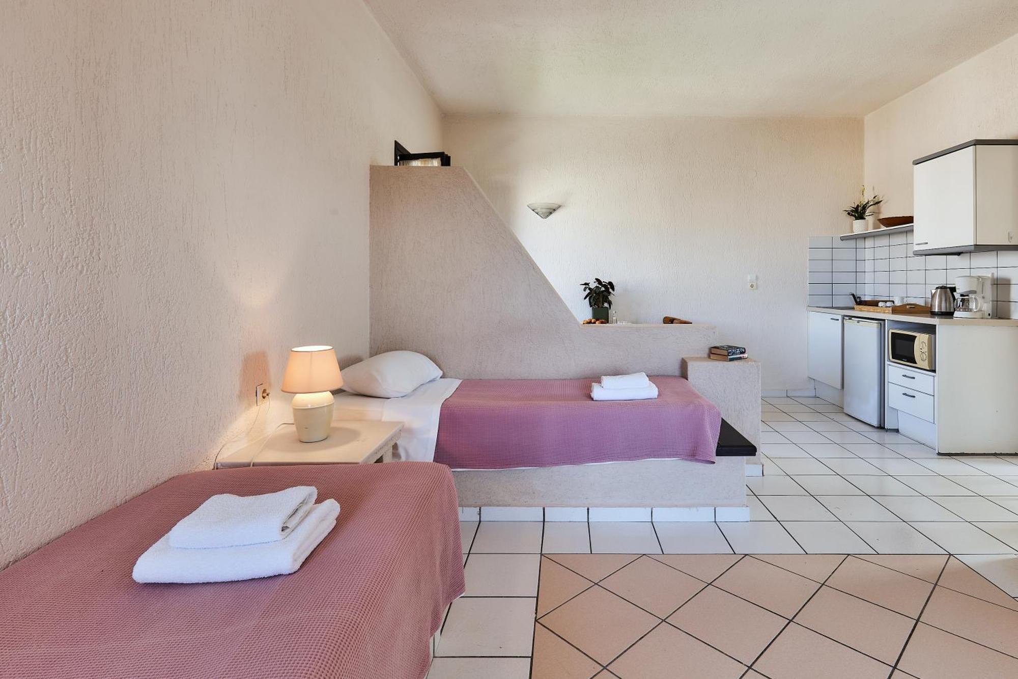 Creteco Hotel & Suites Goúrnes エクステリア 写真