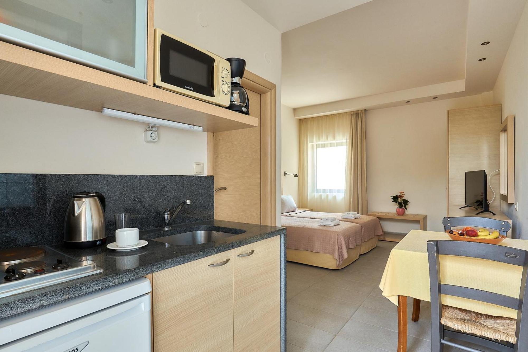 Creteco Hotel & Suites Goúrnes エクステリア 写真