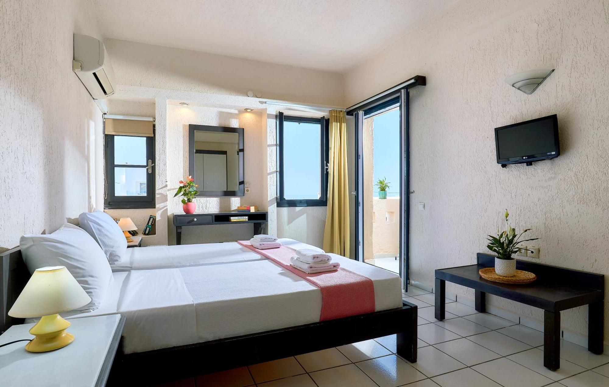 Creteco Hotel & Suites Goúrnes エクステリア 写真