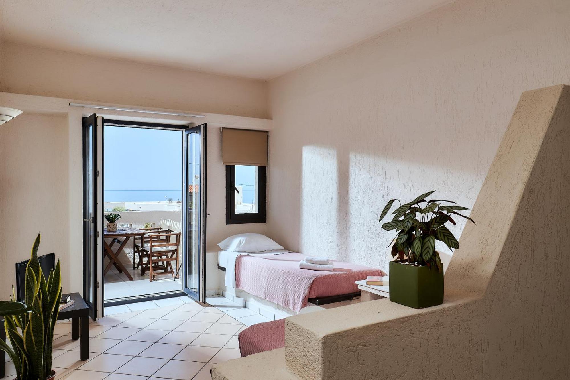 Creteco Hotel & Suites Goúrnes エクステリア 写真