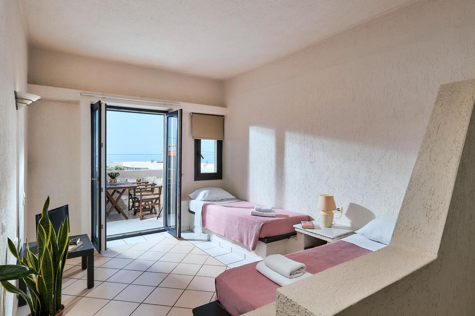 Creteco Hotel & Suites Goúrnes エクステリア 写真