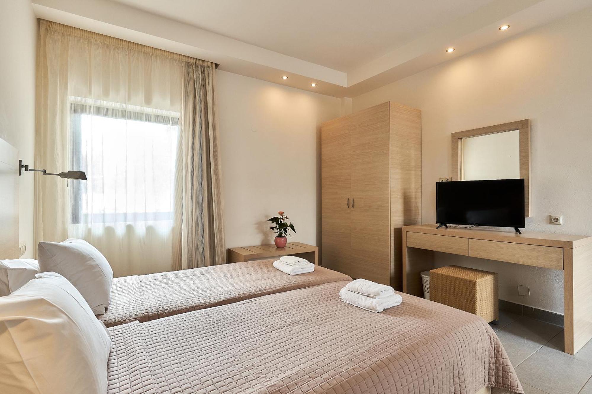 Creteco Hotel & Suites Goúrnes エクステリア 写真