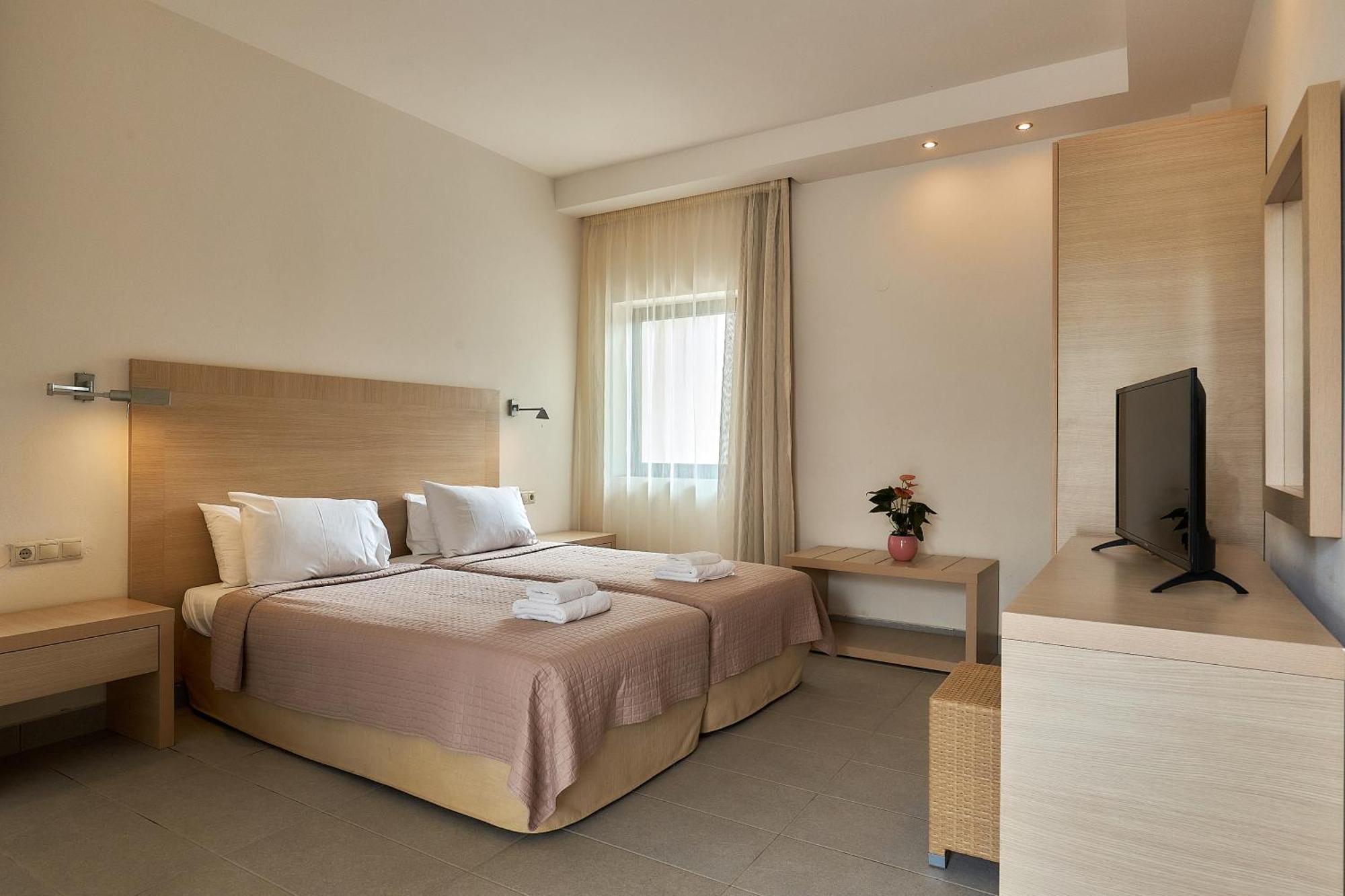 Creteco Hotel & Suites Goúrnes エクステリア 写真