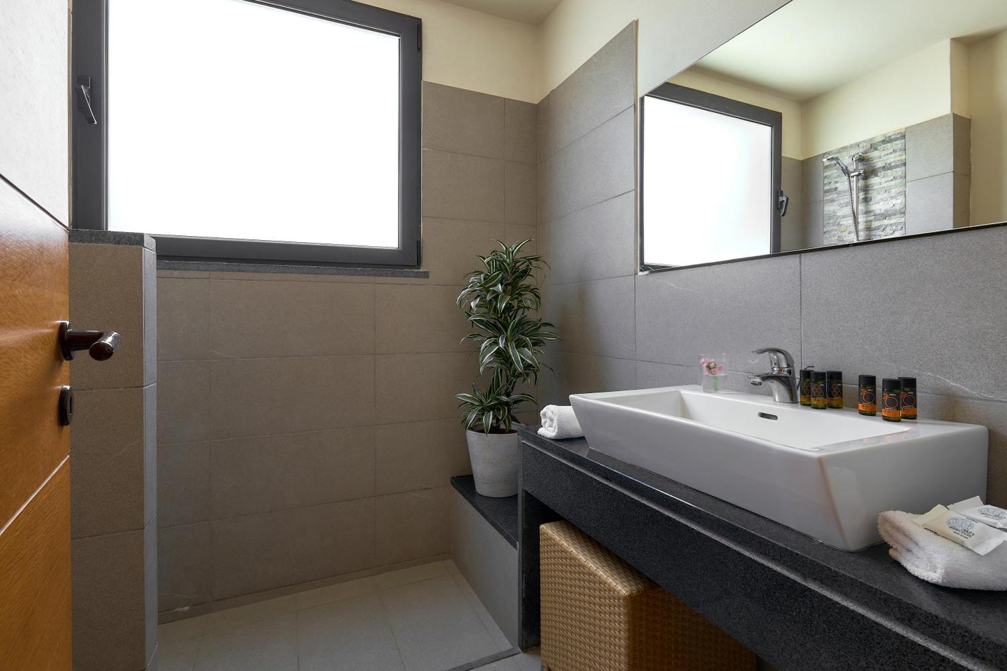 Creteco Hotel & Suites Goúrnes エクステリア 写真
