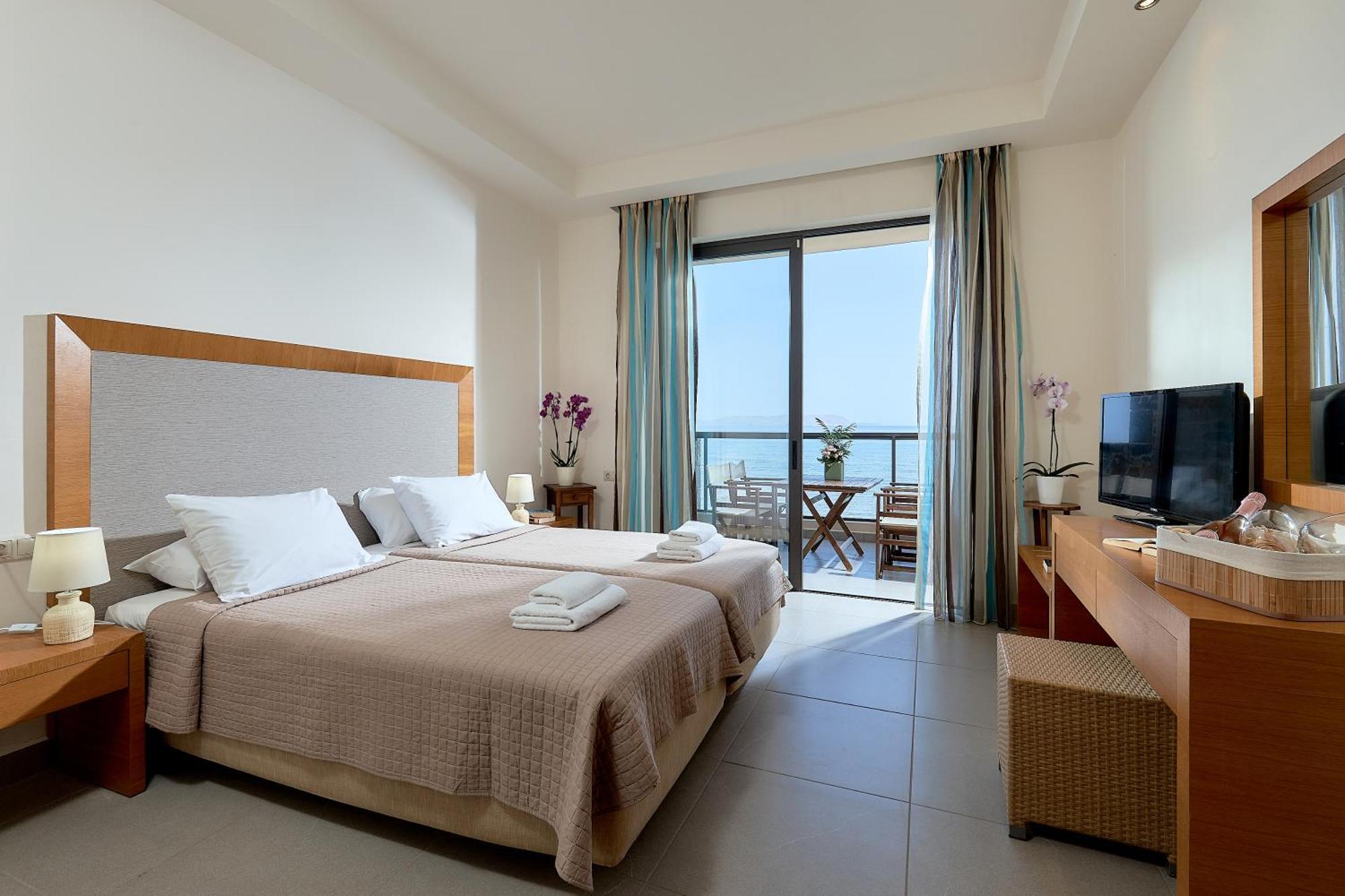 Creteco Hotel & Suites Goúrnes エクステリア 写真