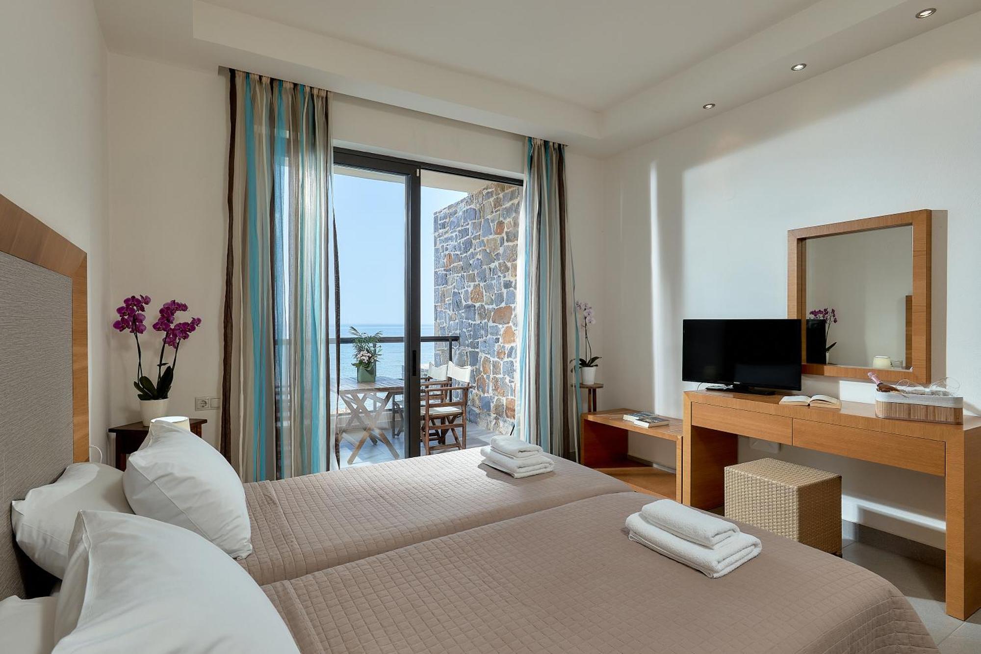 Creteco Hotel & Suites Goúrnes エクステリア 写真