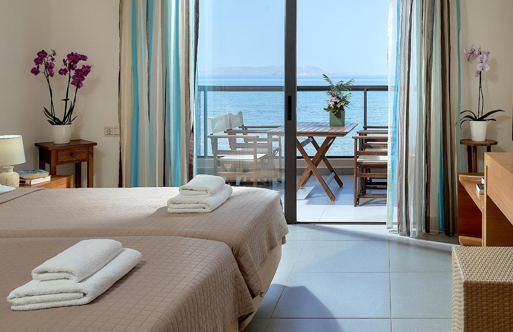 Creteco Hotel & Suites Goúrnes エクステリア 写真