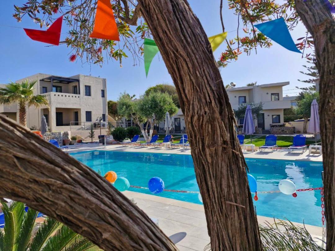 Creteco Hotel & Suites Goúrnes エクステリア 写真