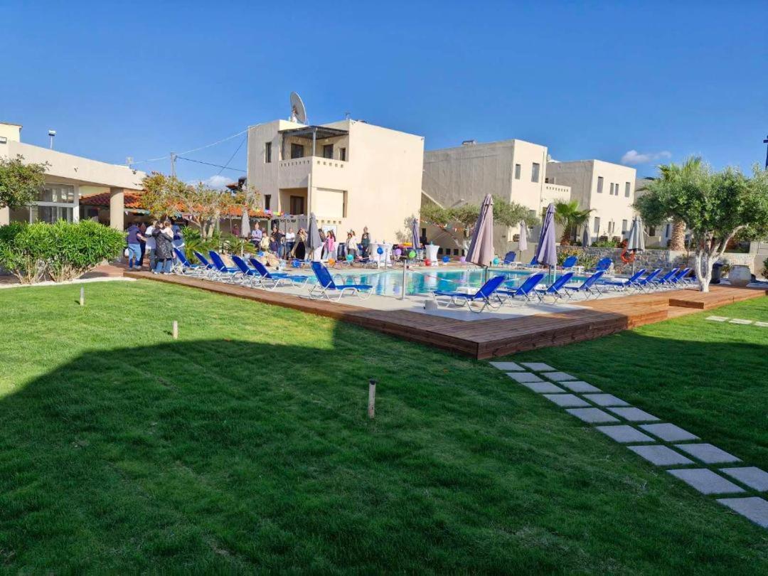 Creteco Hotel & Suites Goúrnes エクステリア 写真
